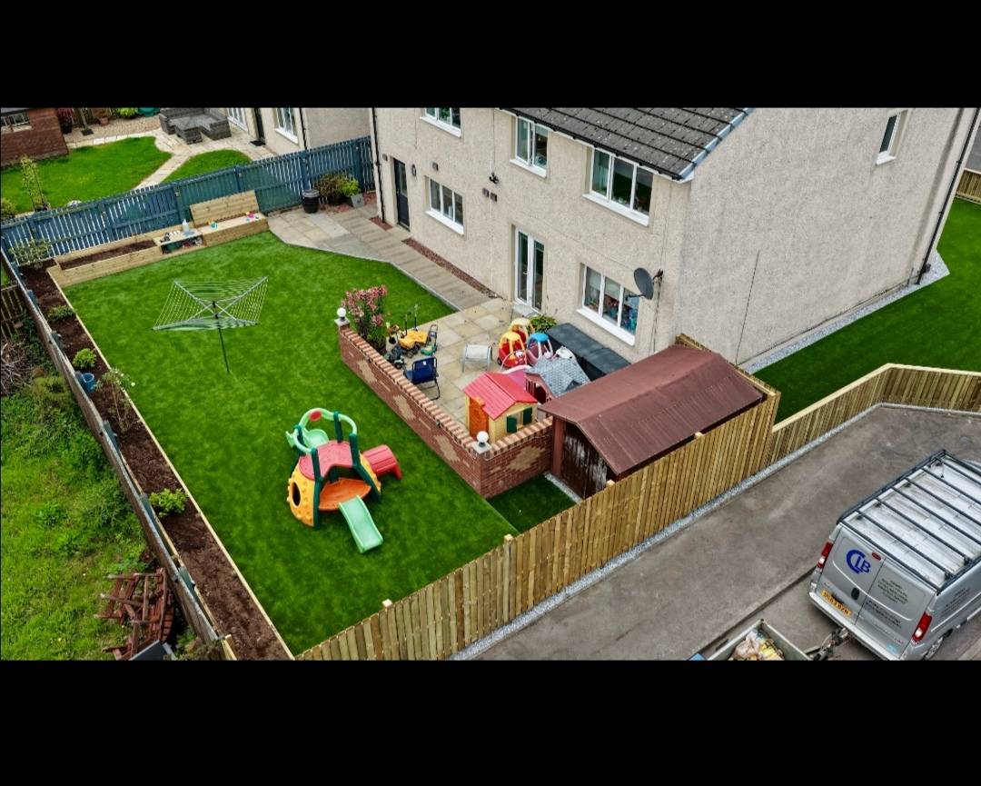 Completed garden with outdoor kitchen - view 4